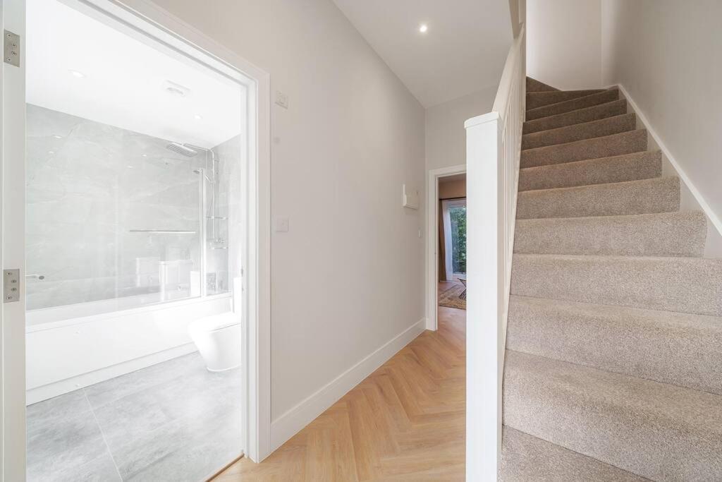 런던 Cosy Tooting Retreat: 2-Bed Gem 아파트 외부 사진